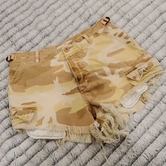Free People commander cutoff camo shorts sz 4 - Picture 5 of 13